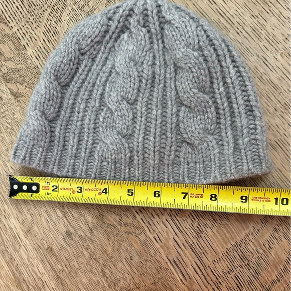 Banana Republic 100% Cashmere Cable Knit Gray Beanie - Picture 14 of 14